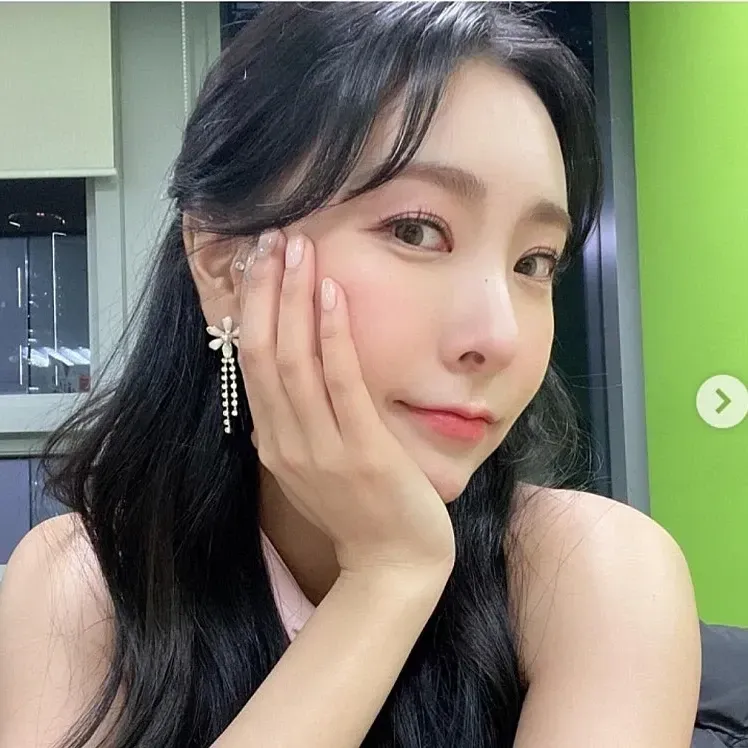 Behind-the-scenes cut of Huh Chanmi