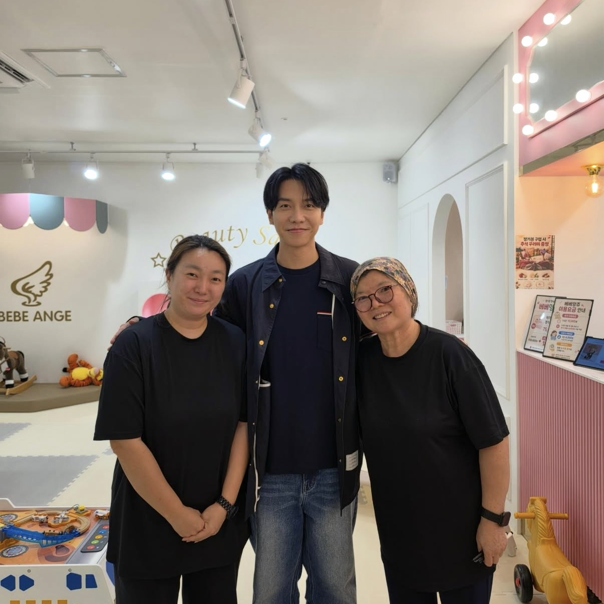 粉丝拍下的李升基瞬间