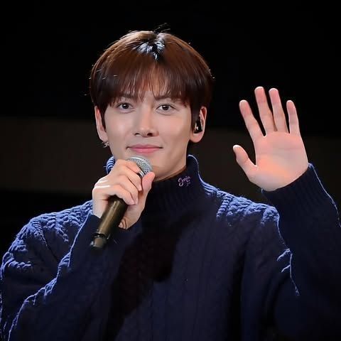 粉丝拍下的池昌旭瞬间