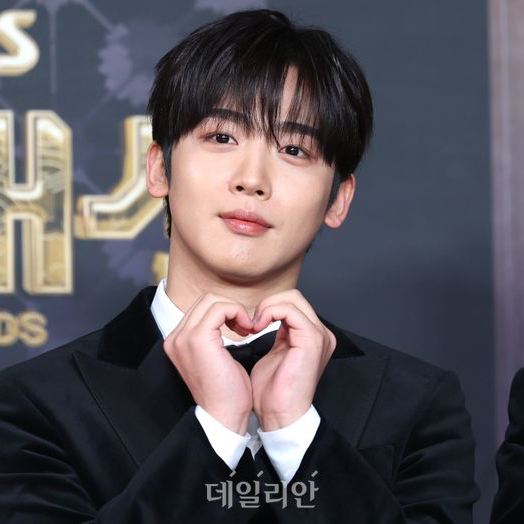 Behind-the-scenes cut of Kim Yohan