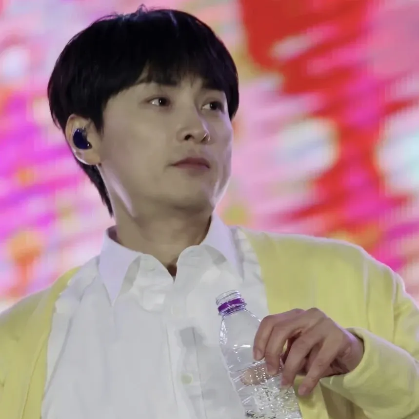 A moment captured by a fan of Min Kyunghoon