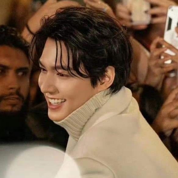 粉丝拍下的李敏镐瞬间