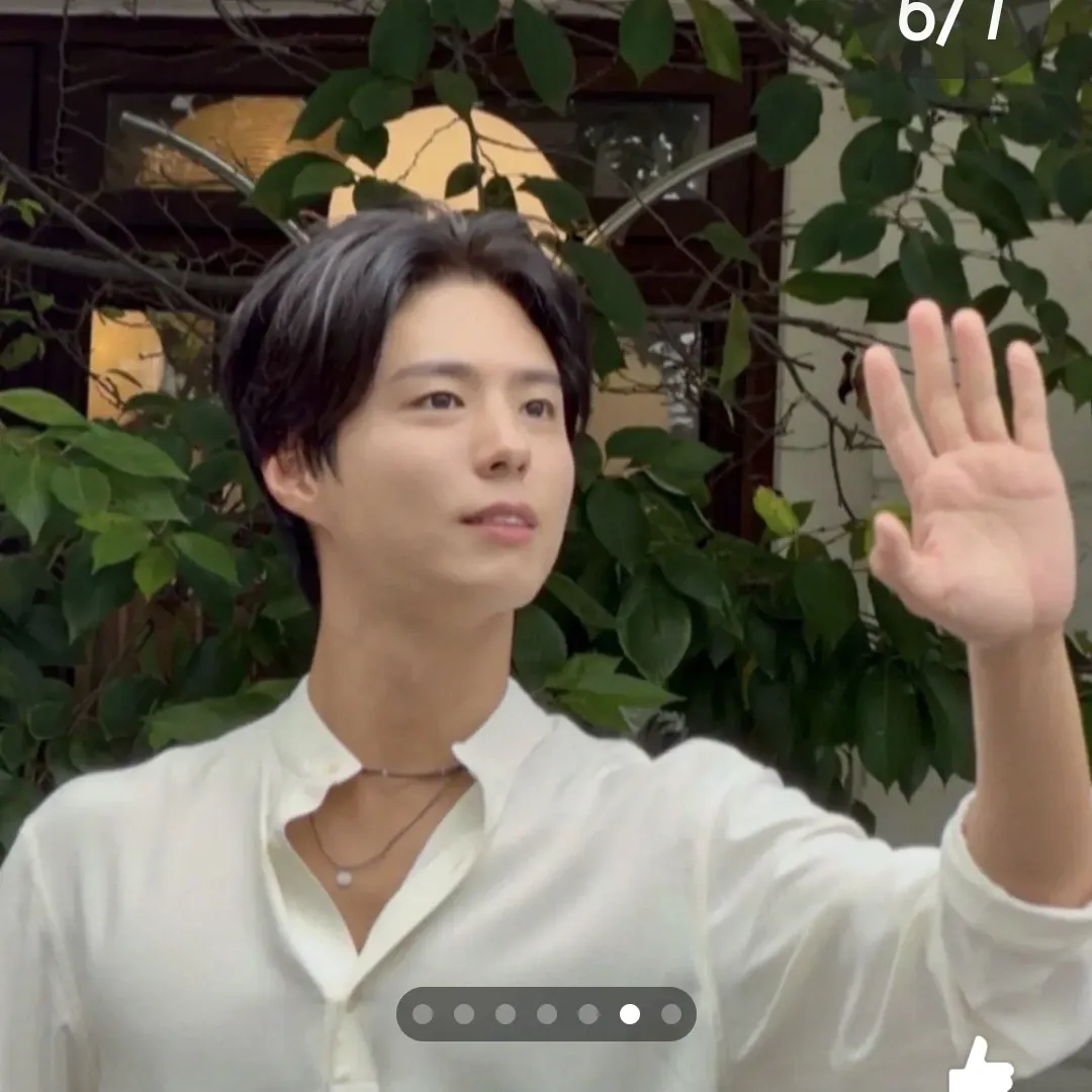 A moment captured by a fan of Park Bogum