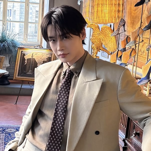 Recent activity shot of Lee Jongsuk