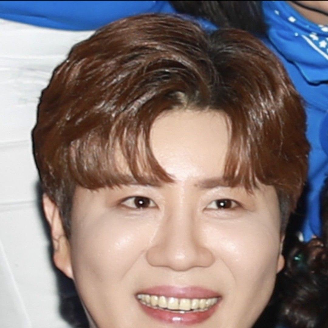 チン・ヘソンのビハインドカット