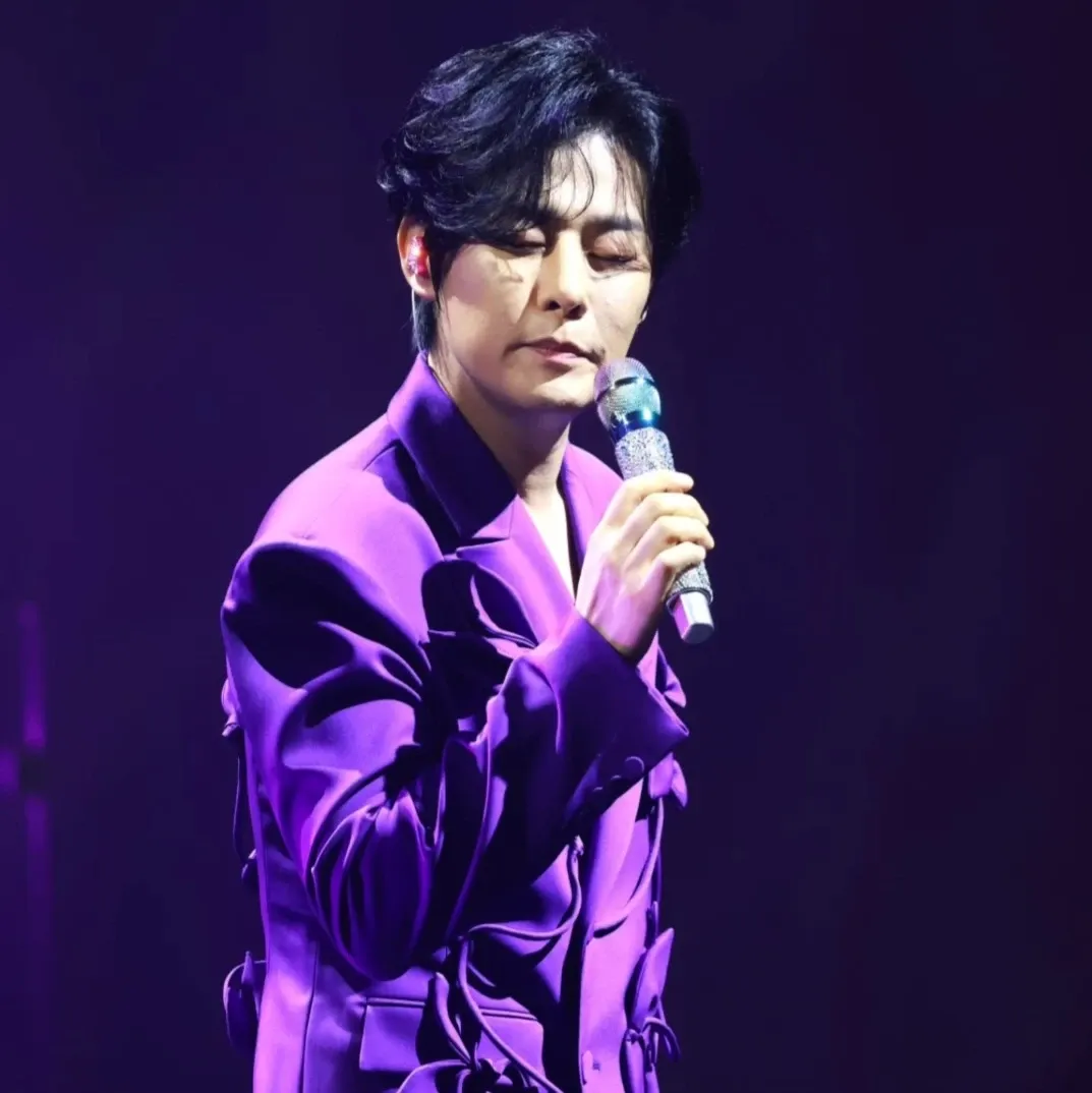 A moment captured by a fan of Kang Moonkyung