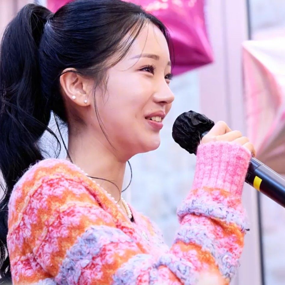 A moment captured by a fan of Kim Soyeon (2004)