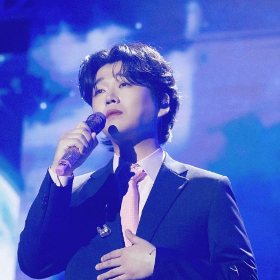 A moment captured by a fan of Hwang Youngwoong