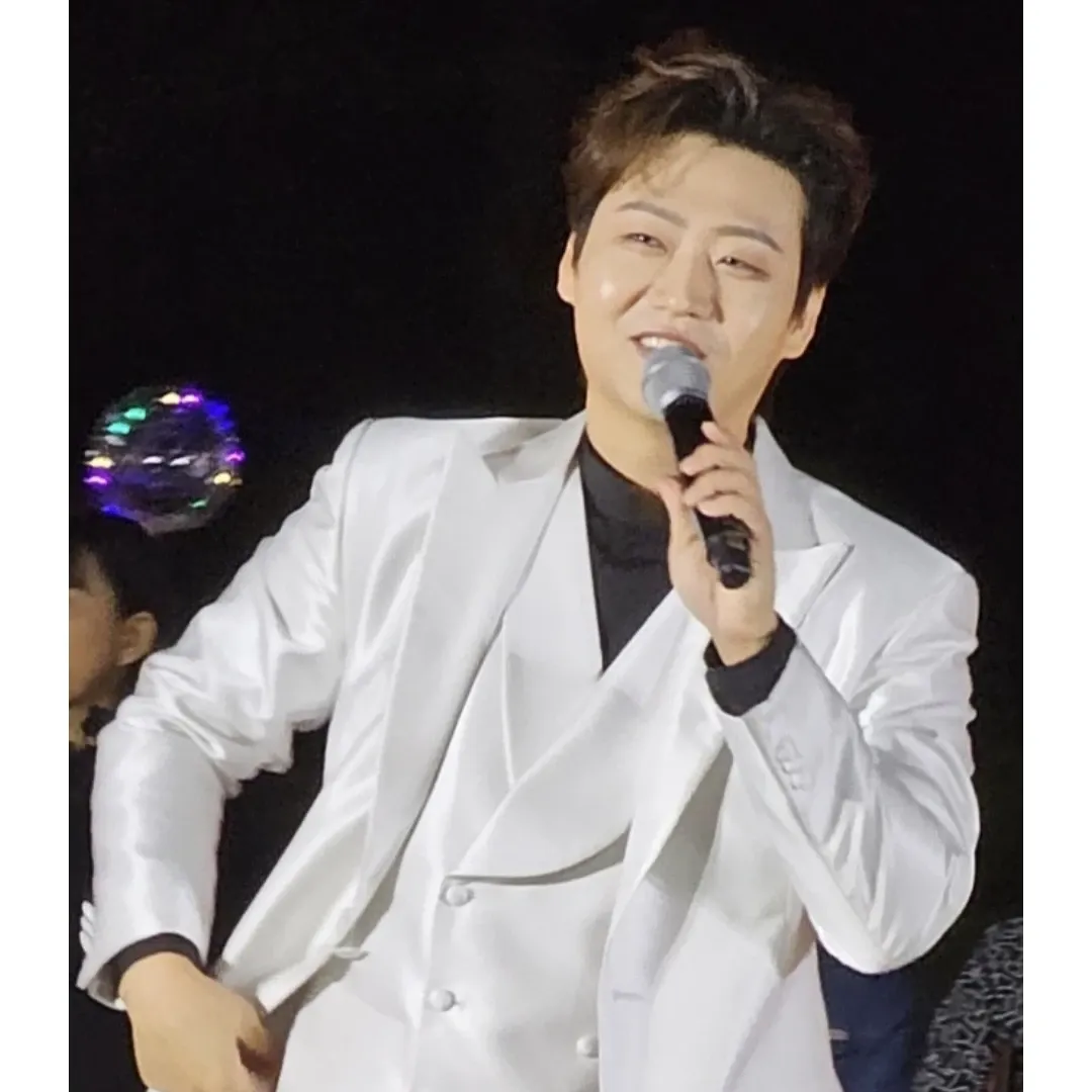 A moment captured by a fan of Min Soohyun