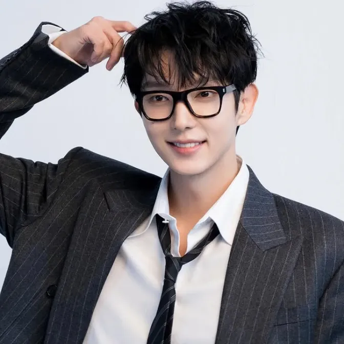 A moment captured by a fan of Lee Joongi