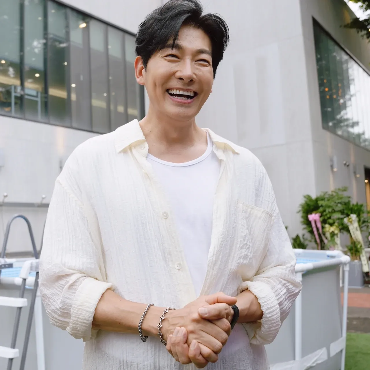 A moment captured by a fan of Kim Yongpil