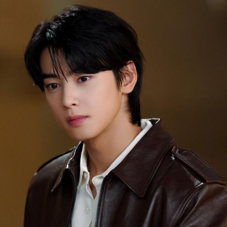 Latest photo of Cha Eunwoo