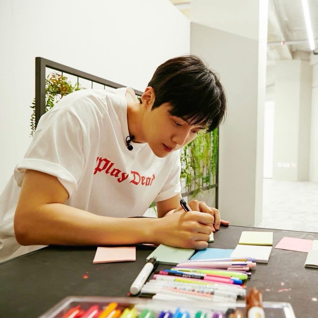 Behind-the-scenes cut of Kim Seonho