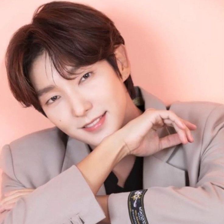 Recent activity shot of Lee Joongi