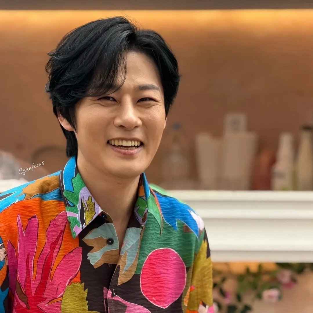 Behind-the-scenes cut of Kang Moonkyung
