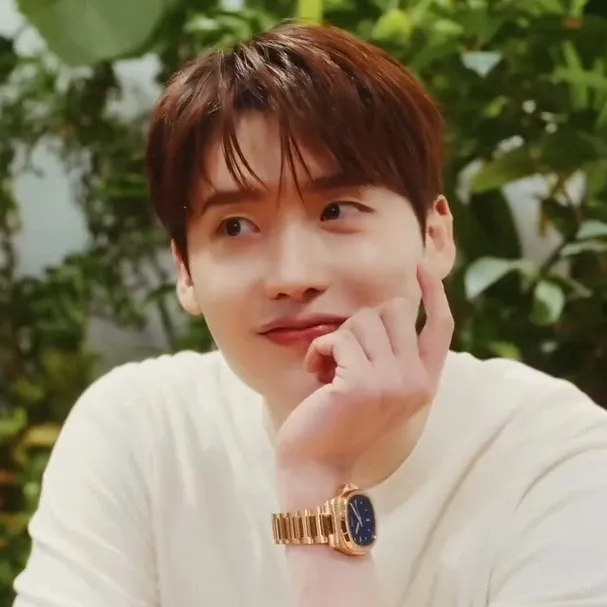 Behind-the-scenes cut of Lee Jongsuk