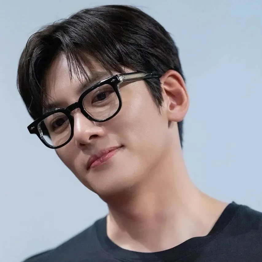 Behind-the-scenes cut of Ji Changwook