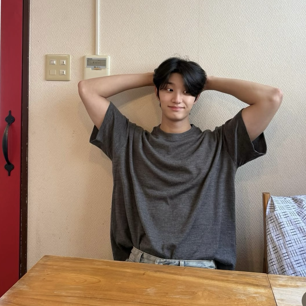 Behind-the-scenes cut of Kim Jaewon