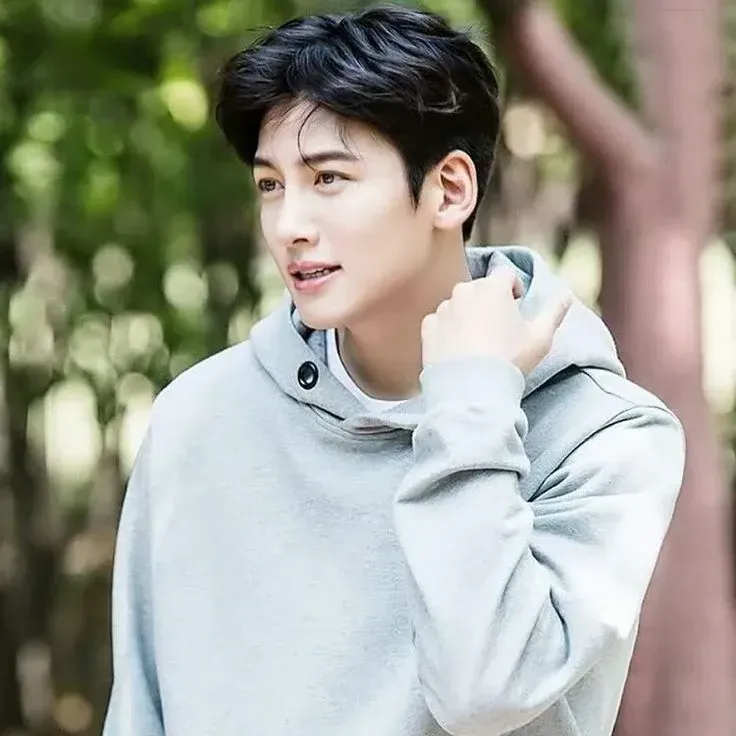 Behind-the-scenes cut of Ji Changwook