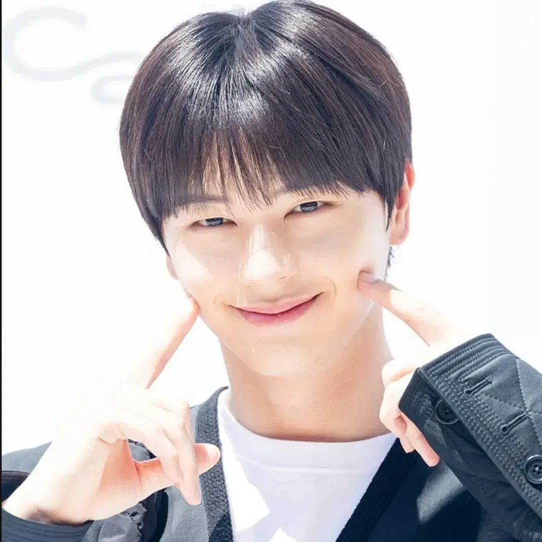 Latest photo of Yook Sungjae