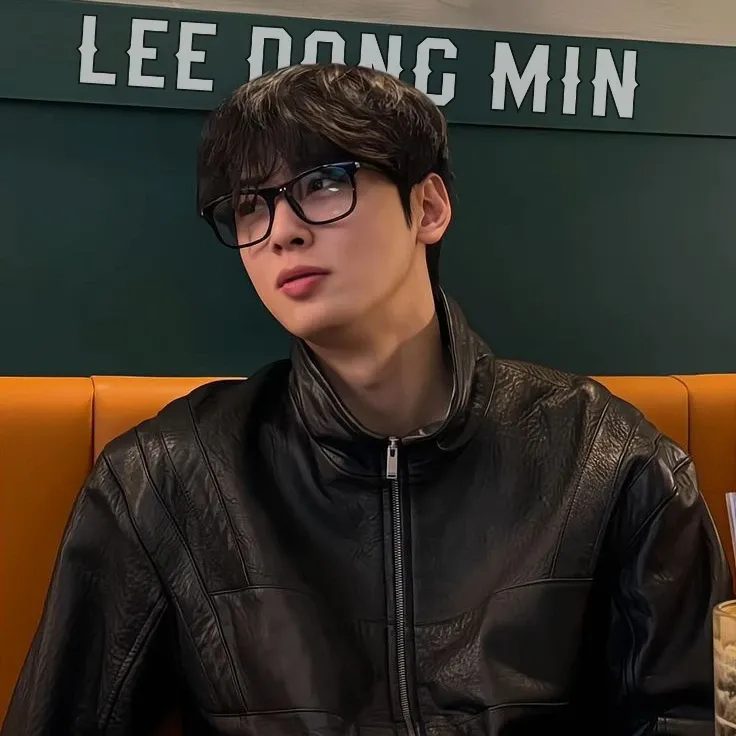 A moment captured by a fan of Cha Eunwoo