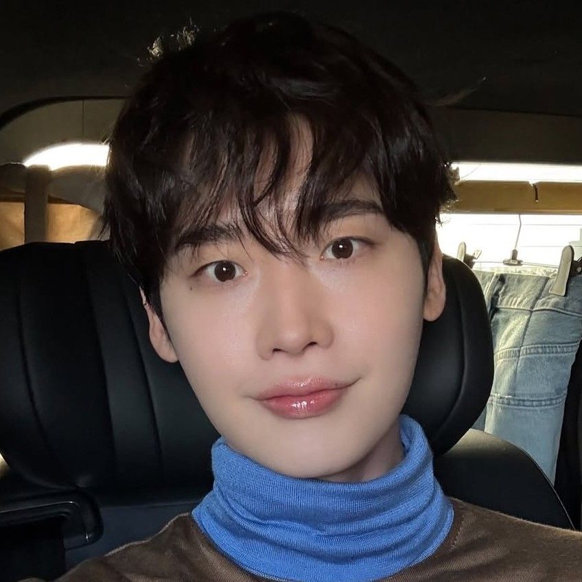 Recent activity shot of Lee Jongsuk