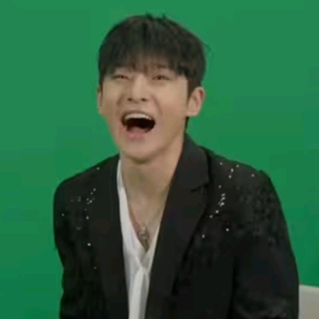 A moment captured by a fan of Seong Ri