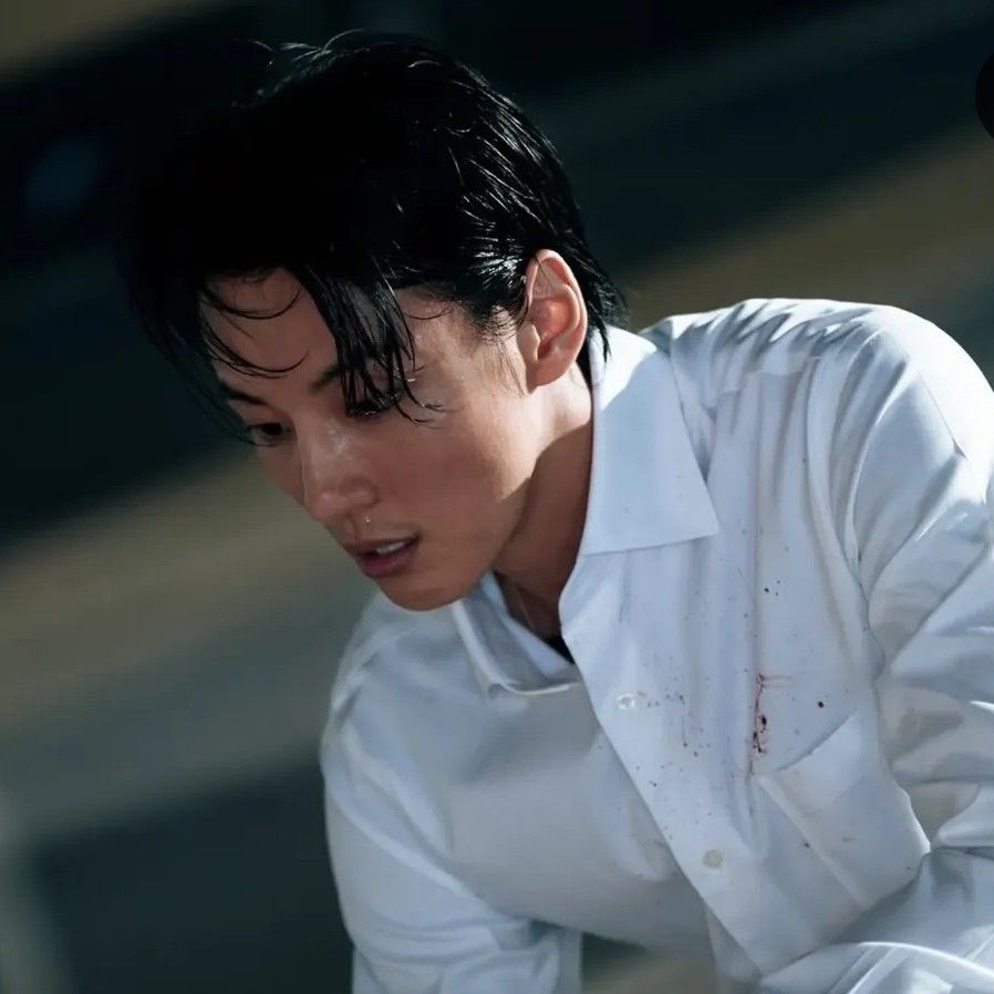 Behind-the-scenes cut of Yoon Shiyoon