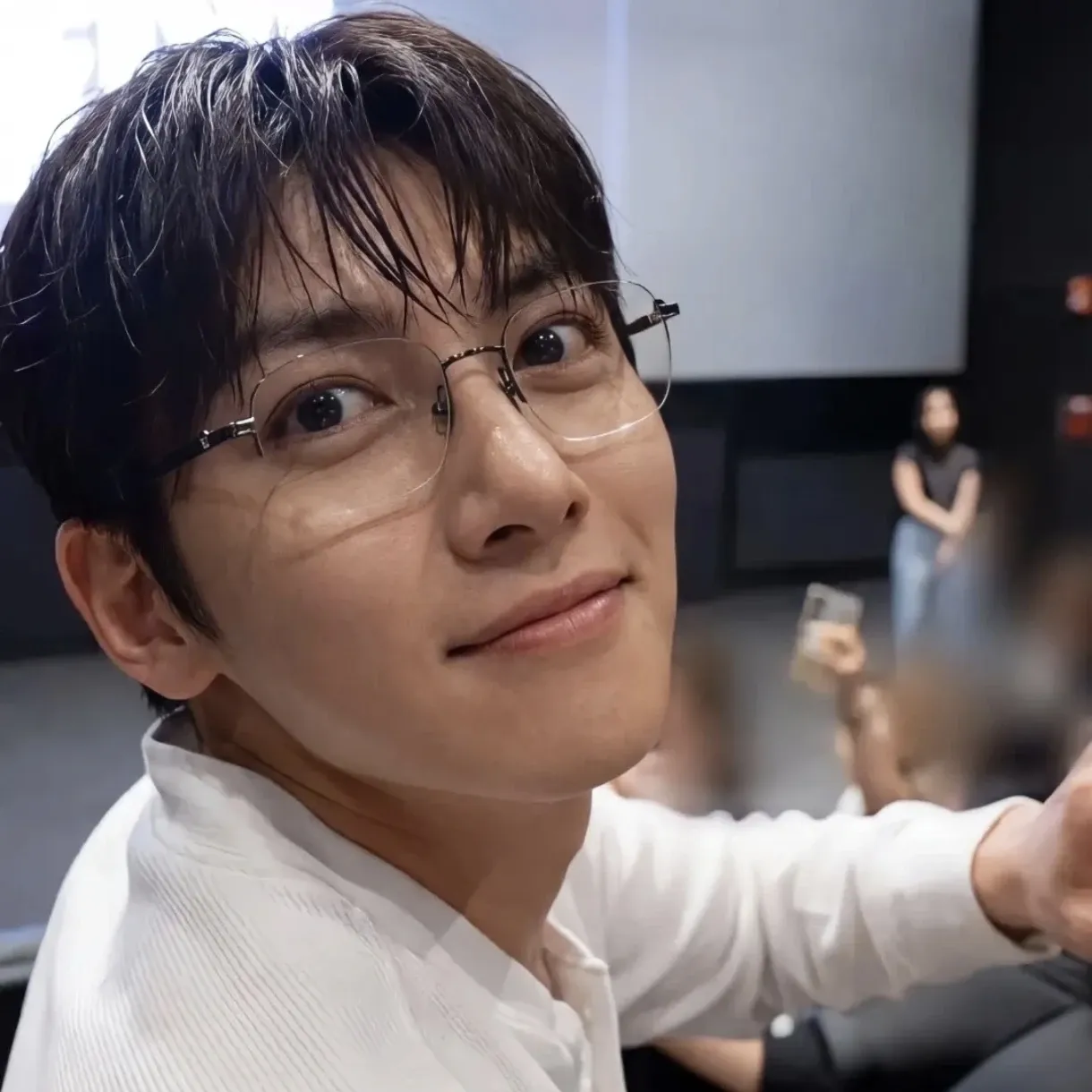 Behind-the-scenes cut of Ji Changwook