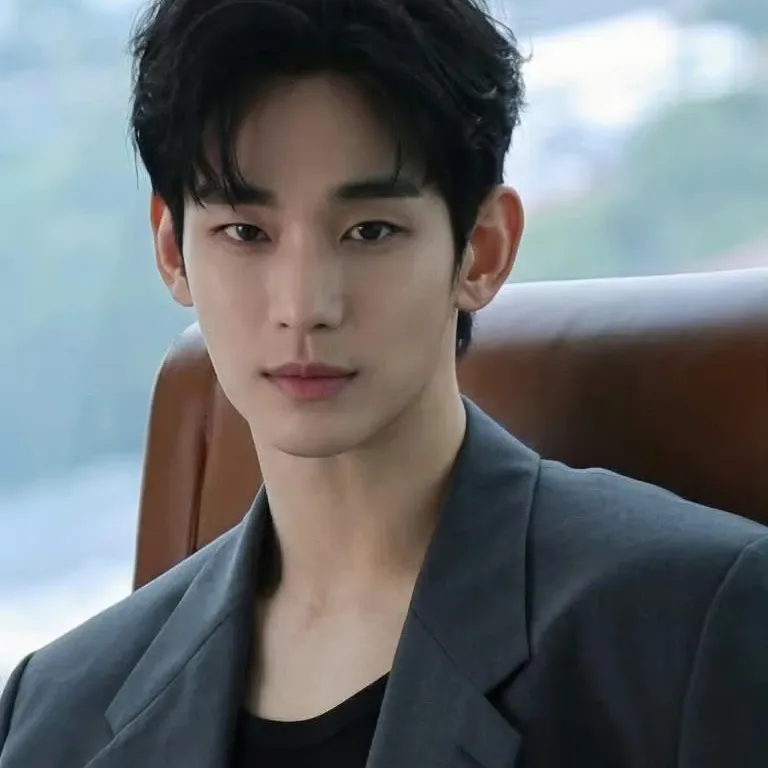 Recent activity shot of Kim Soohyun