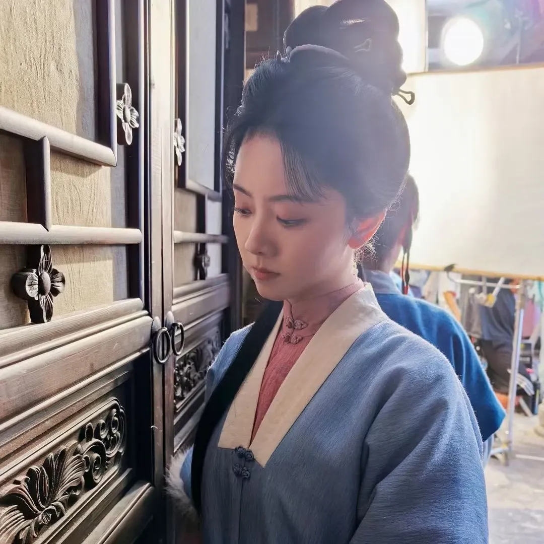 Behind-the-scenes cut of Tan Song Yun