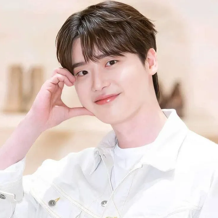 Recent activity shot of Lee Jongsuk