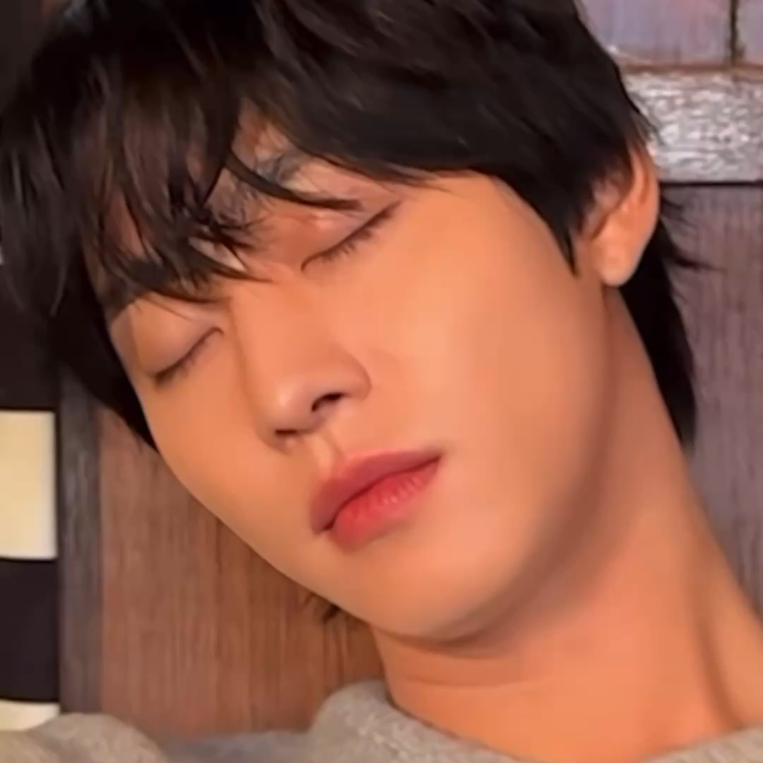 Behind-the-scenes cut of Ahn Hyoseop