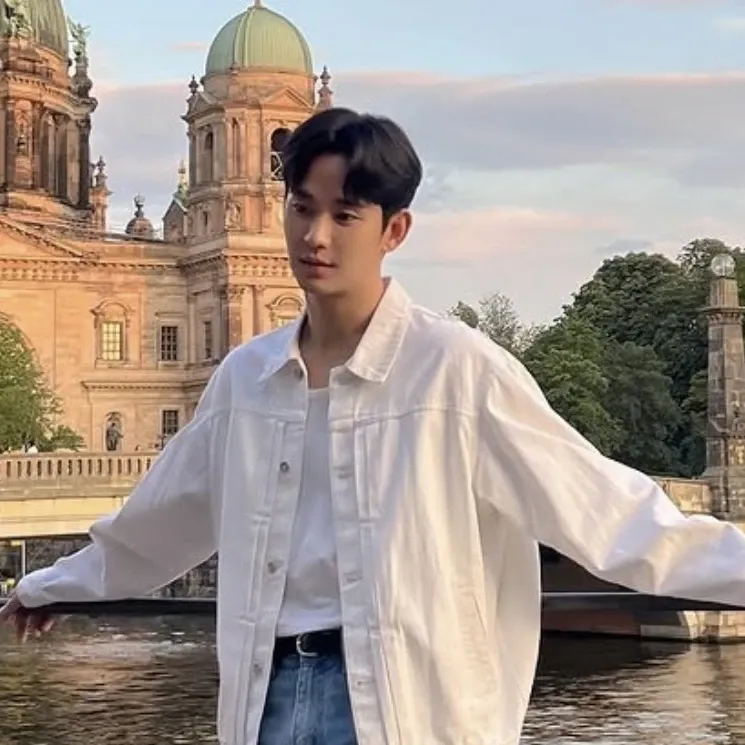 Recent activity shot of Kim Soohyun