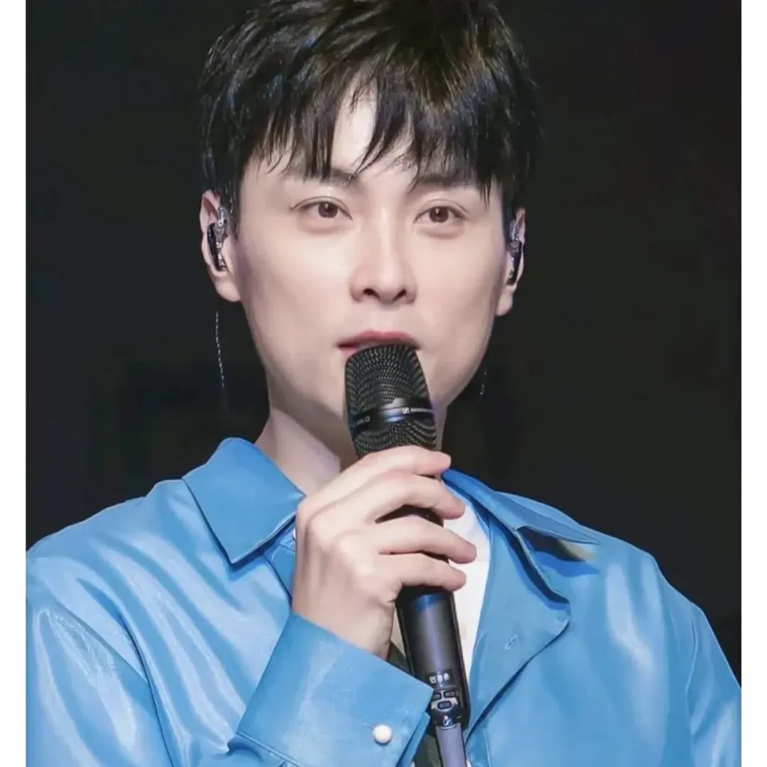 Recent activity shot of Min Kyunghoon