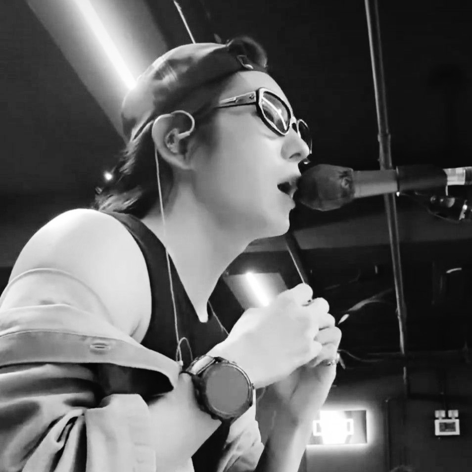 A moment captured by a fan of Lee Joongi