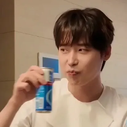 Recent activity shot of Lee Jongsuk