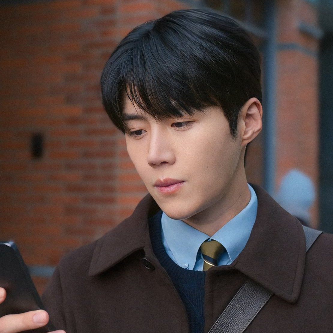 Behind-the-scenes cut of Kim Seonho