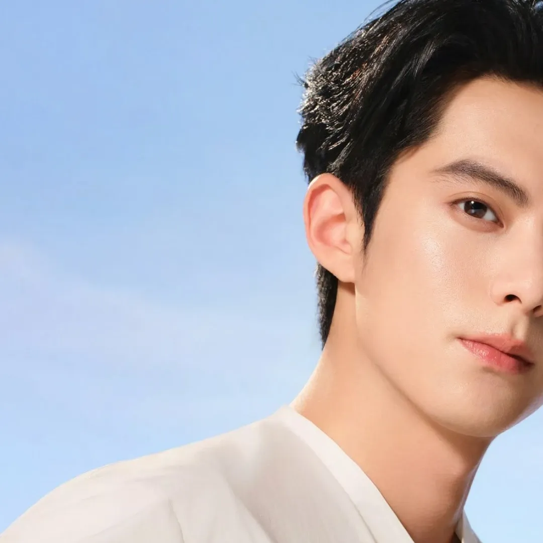 A moment captured by a fan of Dylan Wang