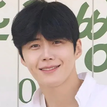 Latest photo of Kim Seonho