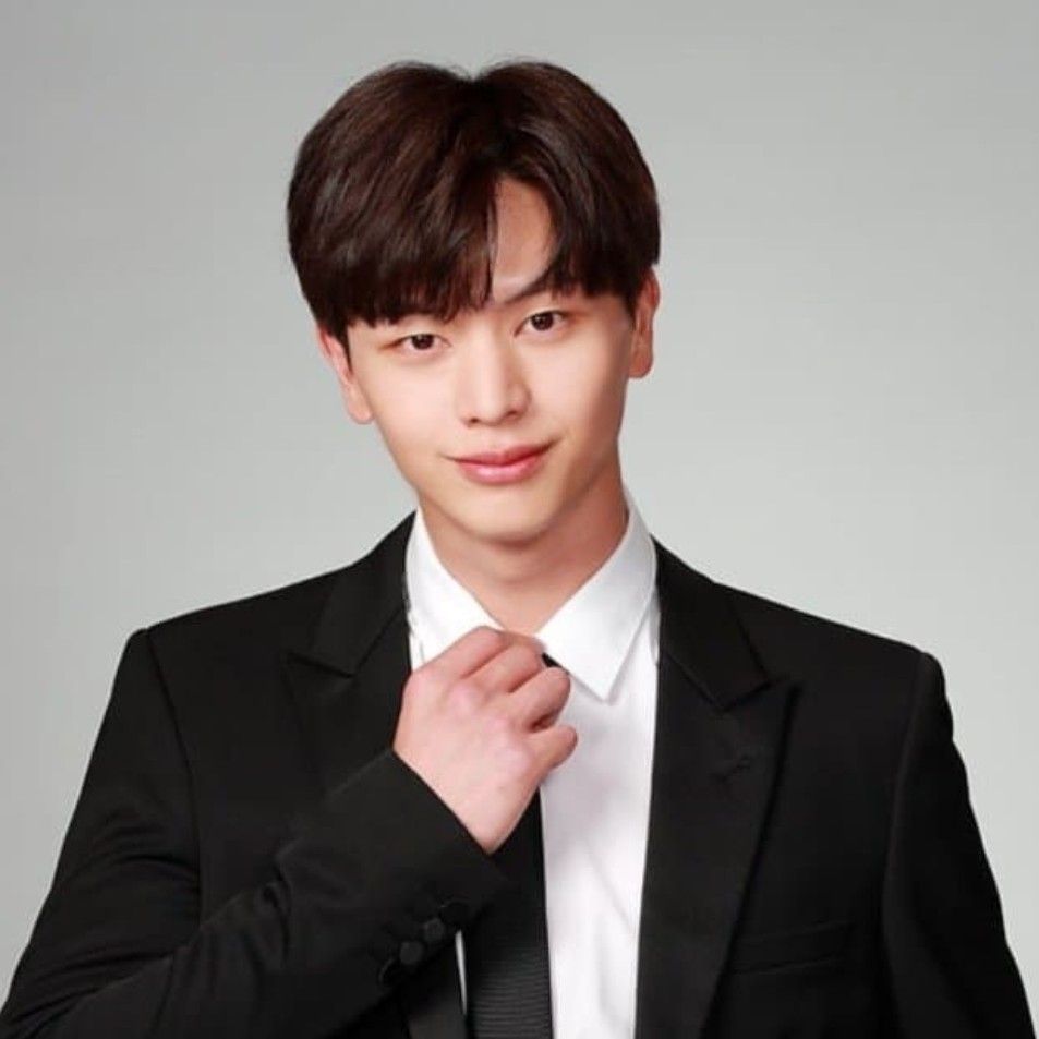 Latest photo of Yook Sungjae