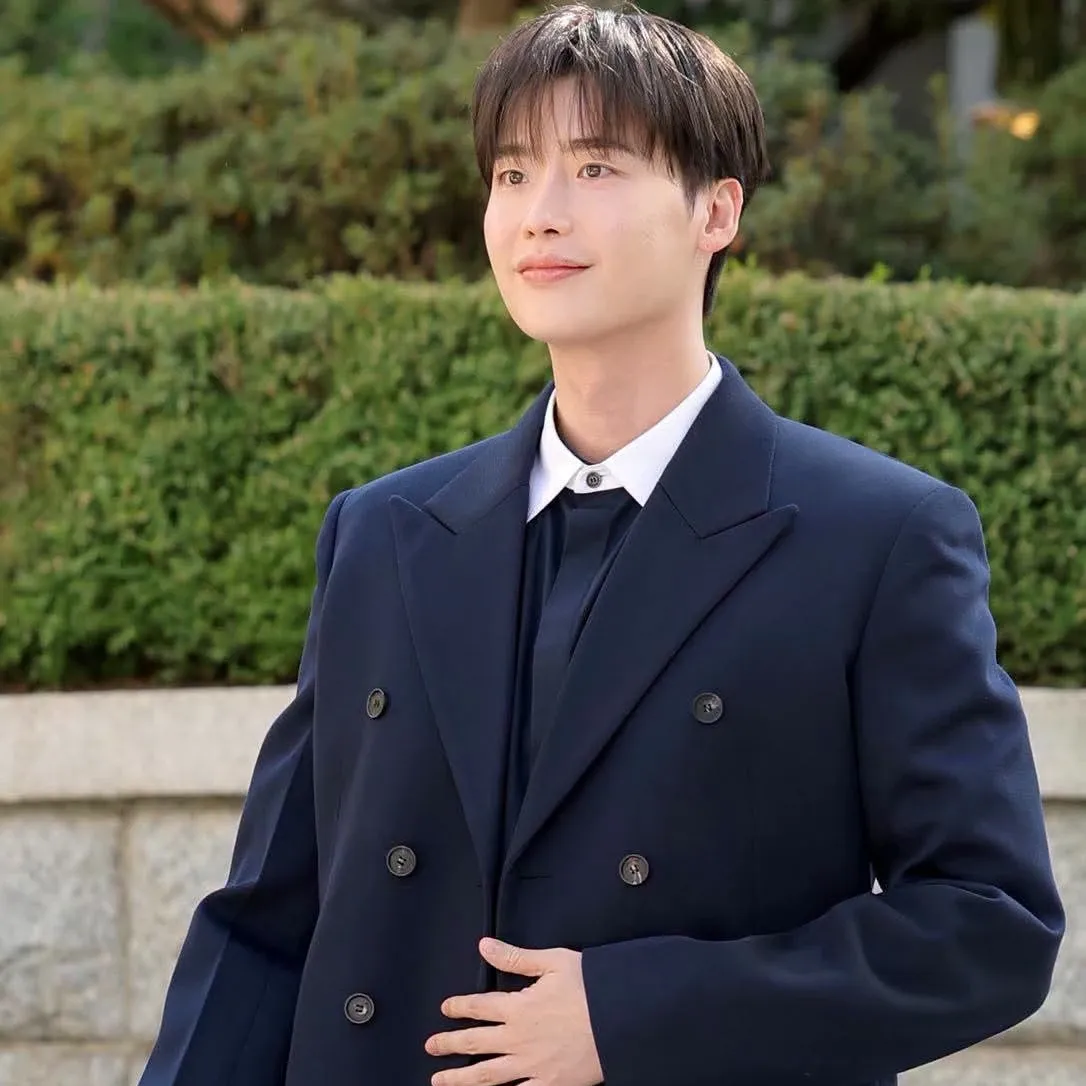 A moment captured by a fan of Lee Jongsuk