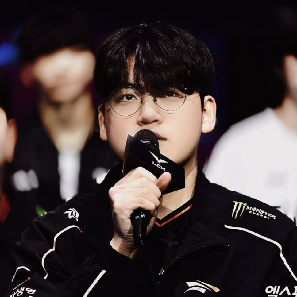 Gumayusi的最新照片