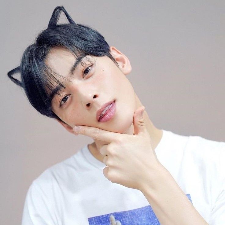 Recent activity shot of Cha Eunwoo