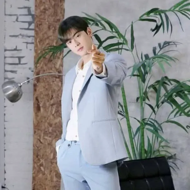 A moment captured by a fan of Cha Eunwoo