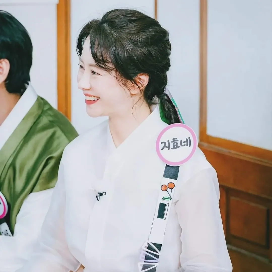 Cuplikan di balik layar dari Song Jihyo