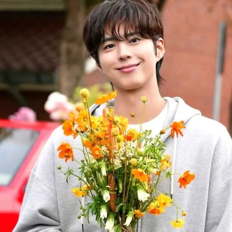 Recent activity shot of Park Bogum
