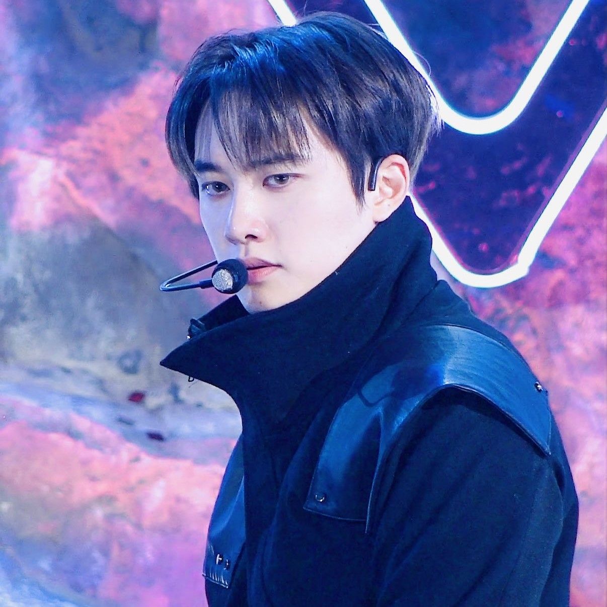 都暻秀 (D.O.)的最新照片