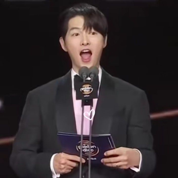 粉絲拍下的宋仲基瞬間