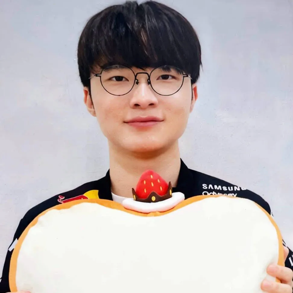 Behind-the-scenes cut of Faker